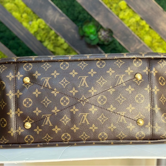 Louis Vuitton Artsy Bag. Great condition. Authentic - Picture 8 of 9